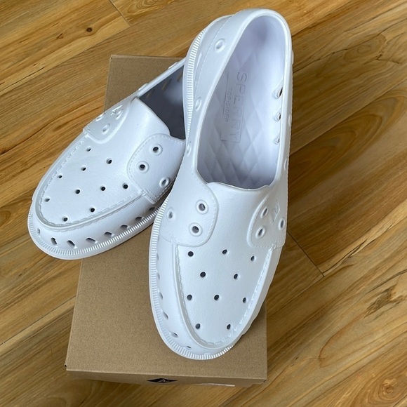 NWT white Sperry boat shoes - Picture 1 of 6